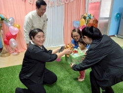 LINE_ALBUM_กิจกรรมทำบุญส่งท้ายปีเก่า ศพด_30 ธ_ค_ 68_260105_36.jpg - ศูนย์พัฒนาเด็กเล็กเทศบาลตำบลสันป่าตอง จัดโครงการเรียนรู้สู่โลกกว้าง อนุบาลวัยใส(กิจกรรมทำบุญส่งท้ายปีเก่าต้อนรับปีใหม่) | https://www.sanpatong.go.th